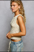 Load image into Gallery viewer, Round-neck slim-fit sleeveless knit top