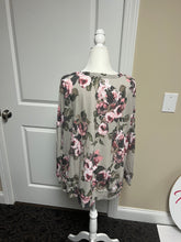 Load image into Gallery viewer, Weekender Olive Floral Tunic
