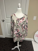 Load image into Gallery viewer, Weekender Olive Floral Tunic
