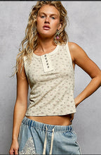 Load image into Gallery viewer, Round-neck slim-fit sleeveless knit top
