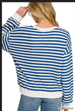 Load image into Gallery viewer, Blue Striped pullover
